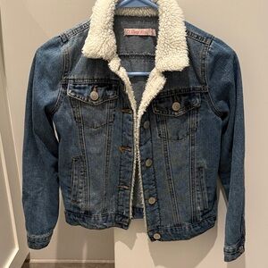 Denim jacket with fur collar. Size M/10 kids